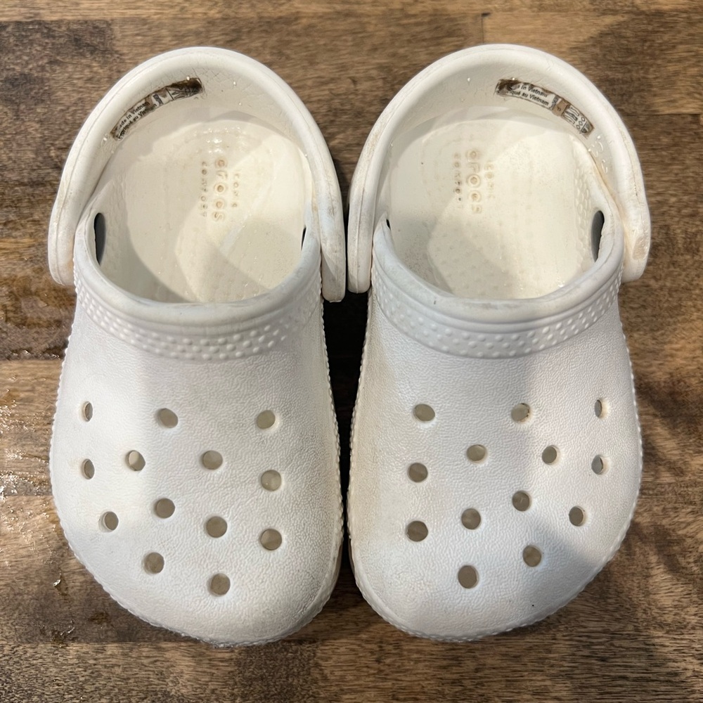Toddler crocs